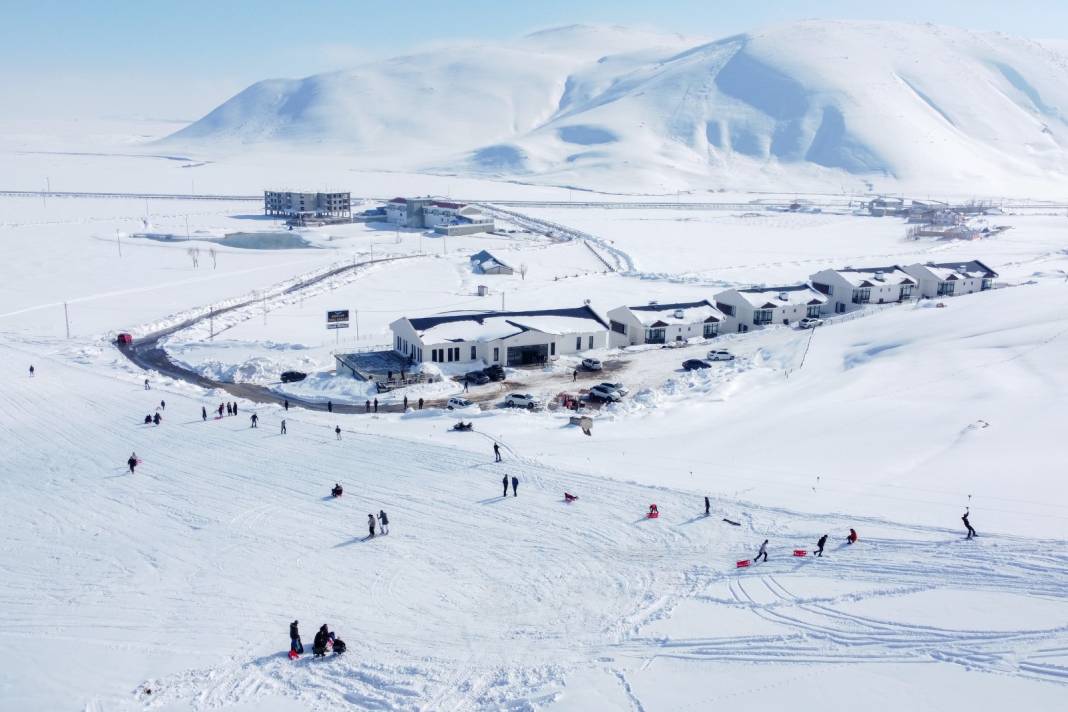 Türkiye'nin Bu Kentinde Hem Kayak Hem Termal Havuz Keyfi İç İçe Yaşanıyor! Kış Tatili Arayanların İlgisini Çekecek Güzellikte 8